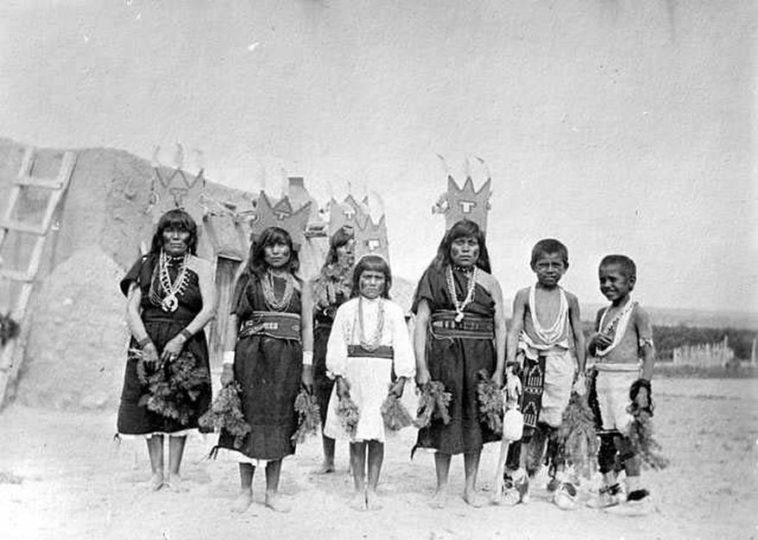 What did the Pueblo Indian tribe wear?