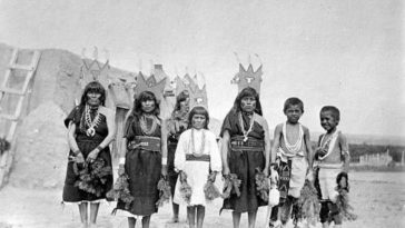 What did the Pueblo Indian tribe wear?