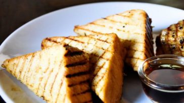 What do the French eat for breakfast?