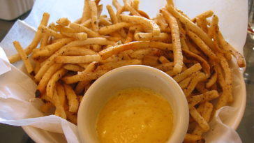 What do you eat french fries with?