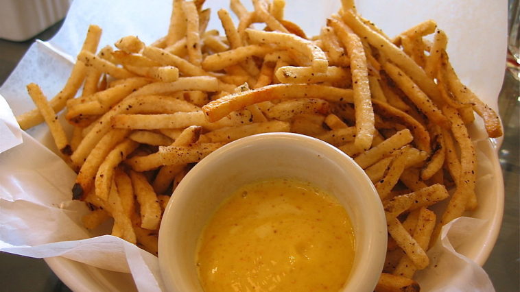 What do you eat french fries with?