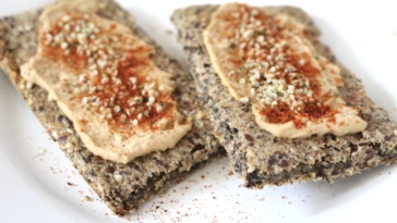 What do you eat on Norwegian crispbread?