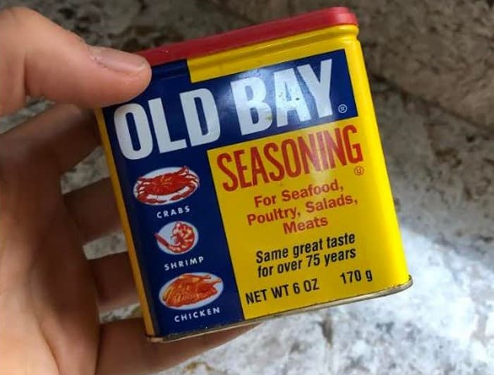What does Old Bay seasoning taste like?