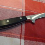 What does a boning knife look like?