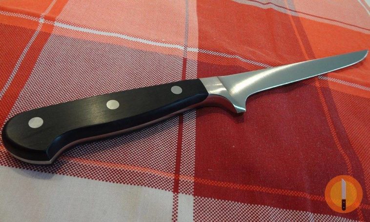 What does a boning knife look like?