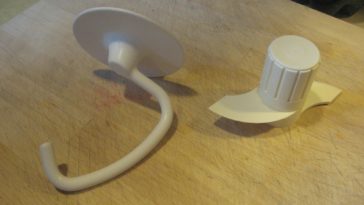 What does a dough hook look like?