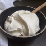 What does creme fraiche taste like?