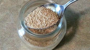 What does dashi taste like?