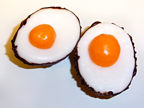 What does fondant taste like?