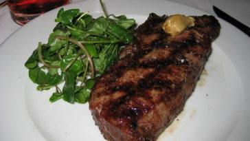 What does hanger steak look like?