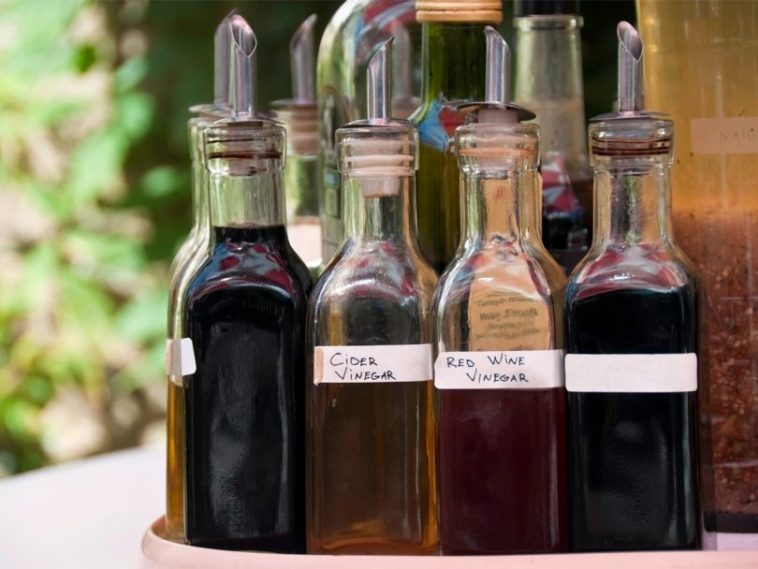 What does red wine vinegar do for food?