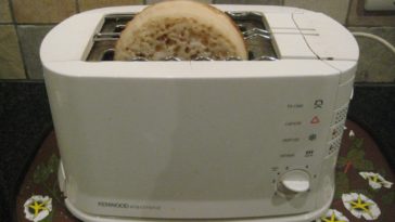What does the crumpet setting on a toaster do?