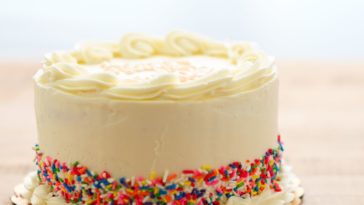 What flavor cake is best for 1st birthday?