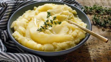 What food goes well with mashed potatoes?
