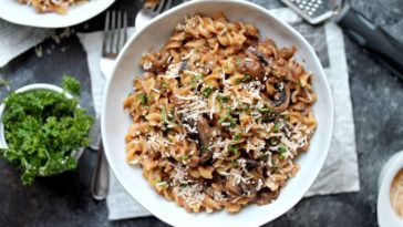 What goes good with beef stroganoff Hamburger Helper?