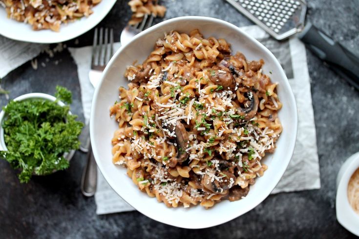 What goes good with beef stroganoff Hamburger Helper?