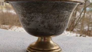 What goes into a compote bowl?