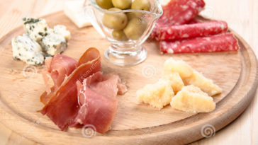 What goes well with antipasto?