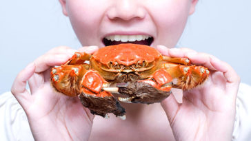 What happens if I eat undercooked crab?