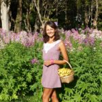 What happens if a girl eat twin banana?