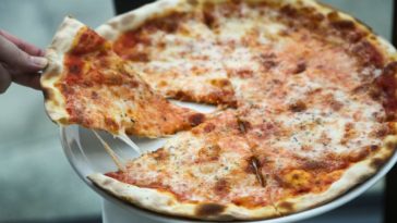 What is Brooklyn style crust on pizza?