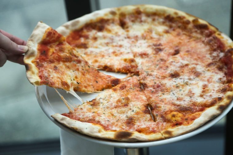 What is Brooklyn style crust on pizza?