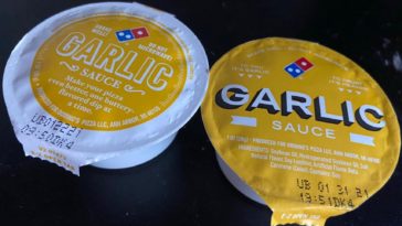 What is Dominos garlic sauce made of?