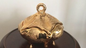 What is a bowl with a lid called?