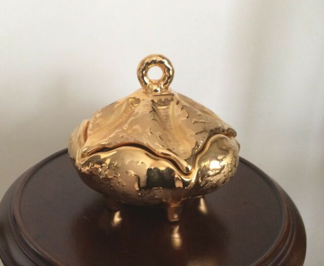 What is a bowl with a lid called?