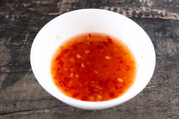 What is a good substitute for chili sauce?