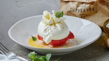 What is in burrata cheese?