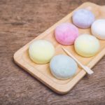What is mochi traditionally filled with?