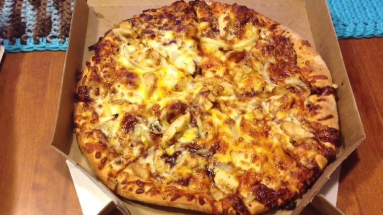What is on a Domino's BBQ Chicken pizza?