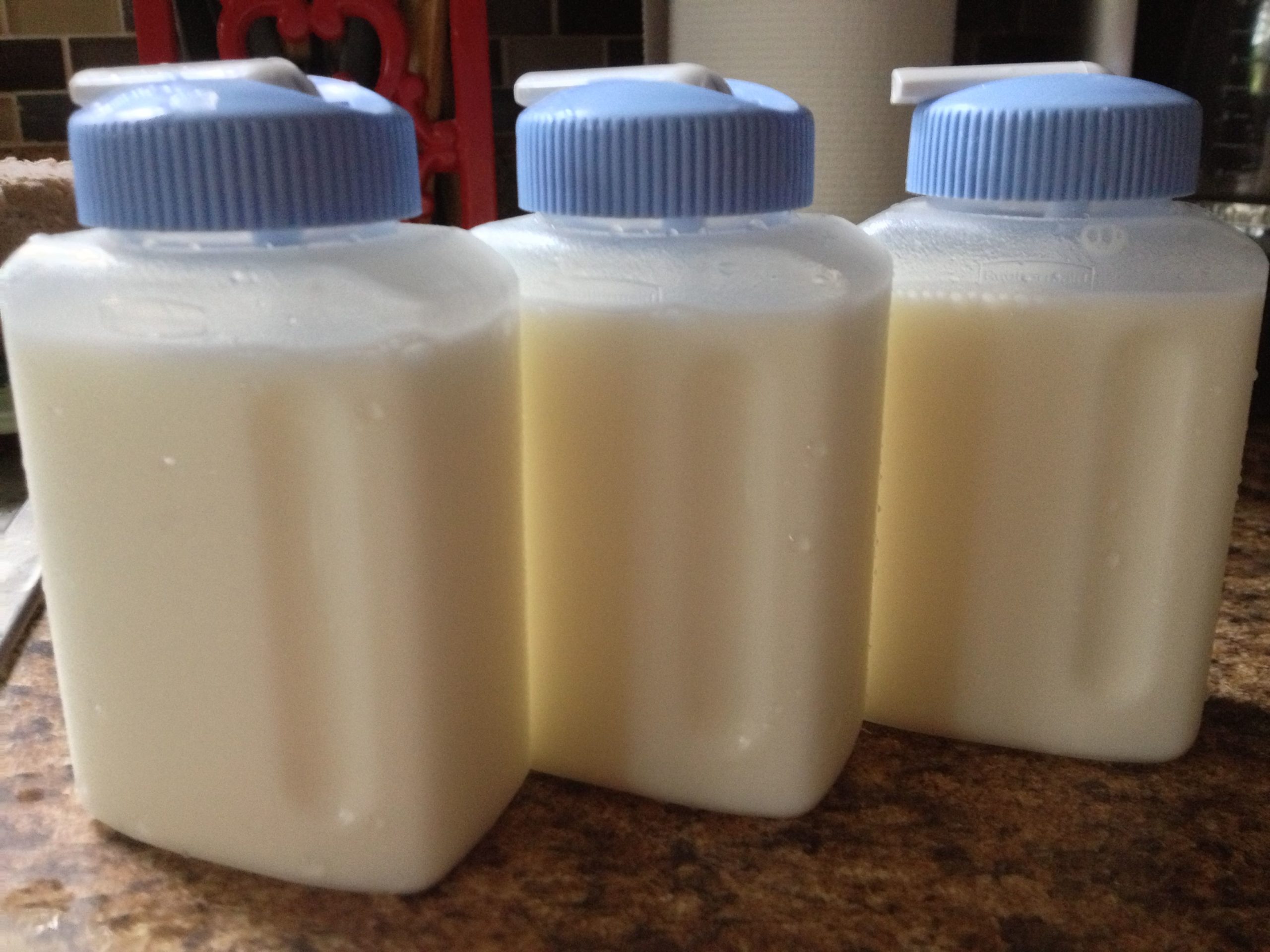 Замороженное молоко. Быстрое Замораживание молока. Медленное Замораживание молока. Что будет если заморозить молоко.