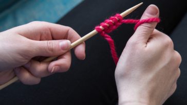 What is the best method of casting on knitting?