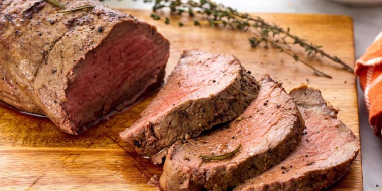 What is the best temperature to cook a beef tenderloin?