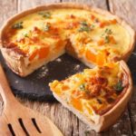 What is the best temperature to serve quiche?
