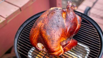 What is the best temperature to smoke a turkey?