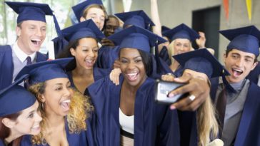 What is the best time of day for a graduation party?