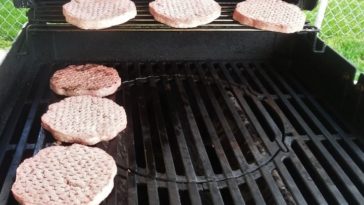 What is the best way to cook frozen hamburgers in the oven?