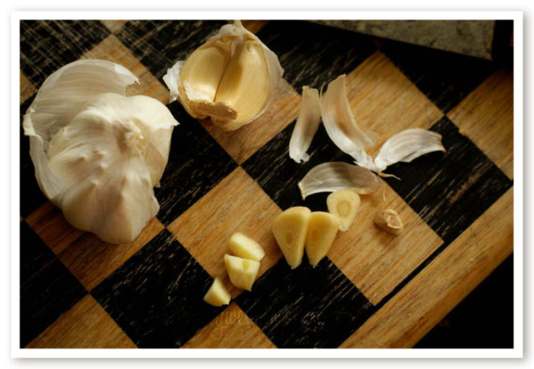 What is the best way to eat garlic?
