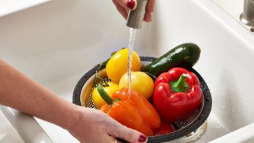 What is the best way to wash vegetables?