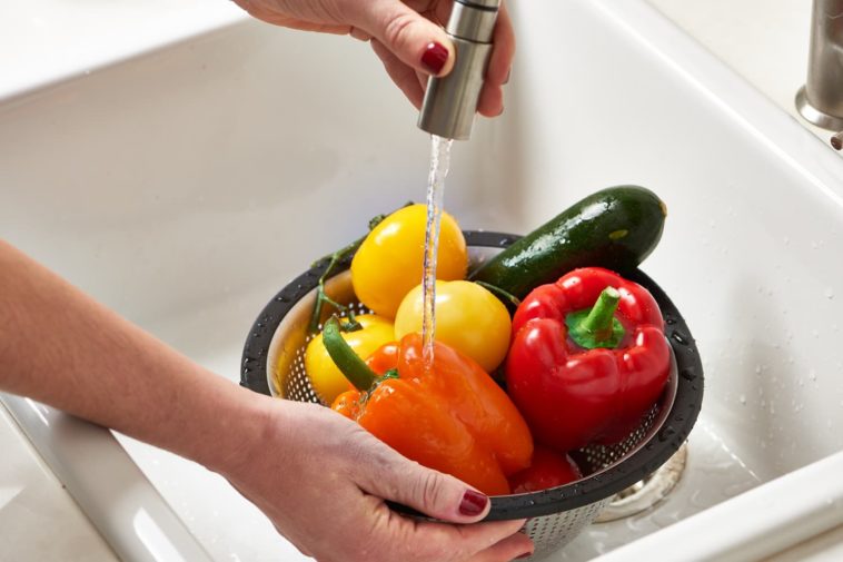 What is the best way to wash vegetables?