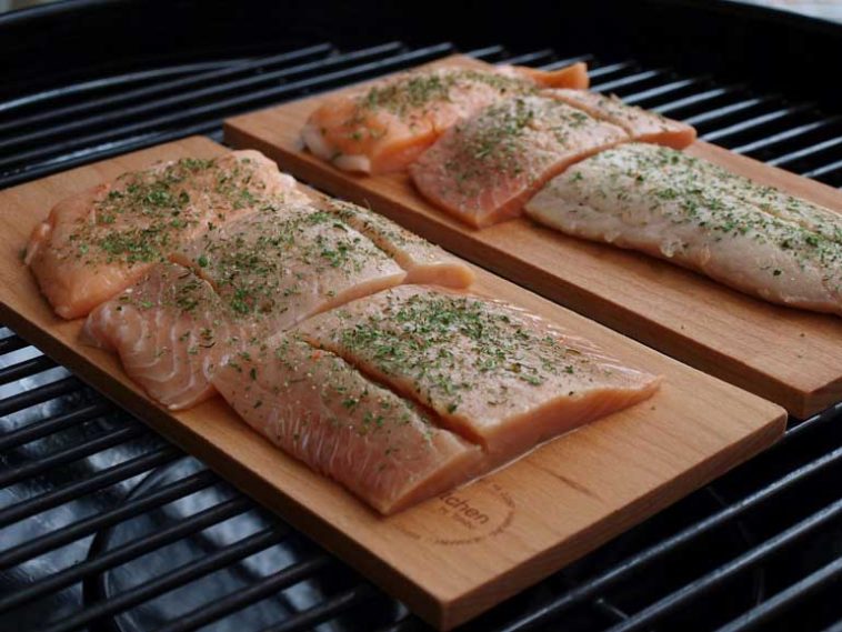 What is the best wood to smoke salmon with?