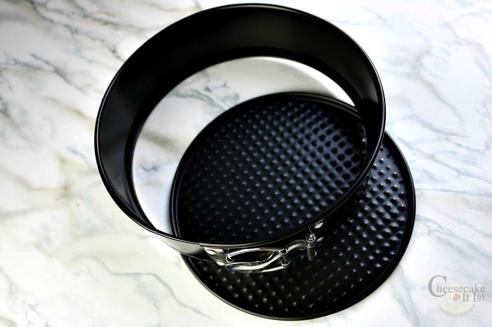 What is the difference between a cheesecake pan and a springform pan?