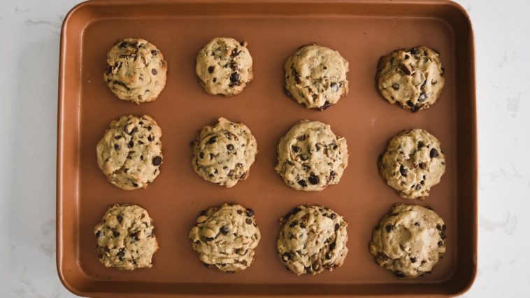 What is the difference between a cookie sheet and a baking sheet?