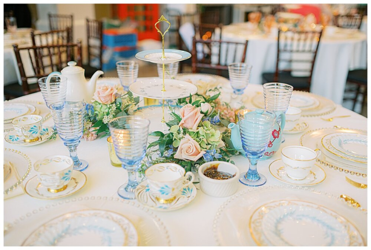 What is the difference between a tea room and a cafe?