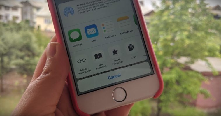 What is the difference between favorites and bookmarks?