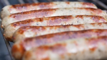 What is the difference between weisswurst and bratwurst?