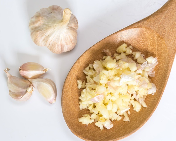What is the equivalent of 3 cloves of garlic minced?
